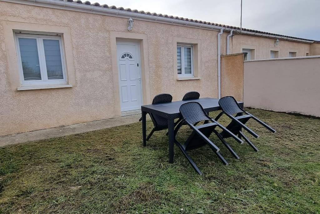 Belle Maison Climatisee Renovee Pac-Man Entre Collegues, Amis, Famille - Barbecue - Netflix - Prime - Baby Foot 50Cts Saint-Seurin-sur-l'Isle Екстер'єр фото