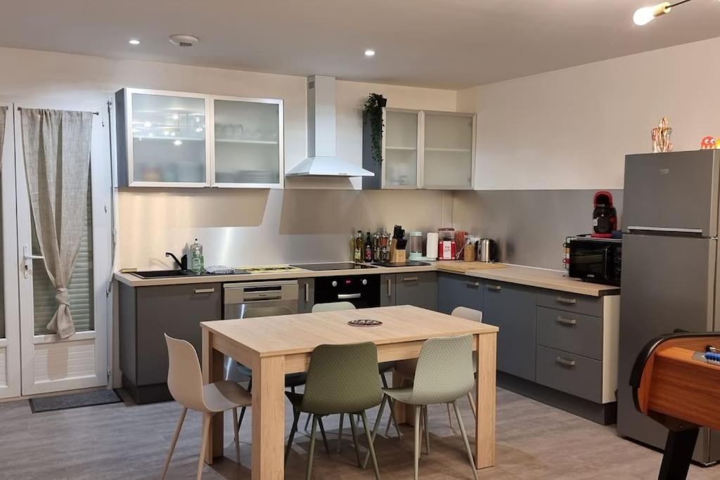Belle Maison Climatisee Renovee Pac-Man Entre Collegues, Amis, Famille - Barbecue - Netflix - Prime - Baby Foot 50Cts Saint-Seurin-sur-l'Isle Екстер'єр фото