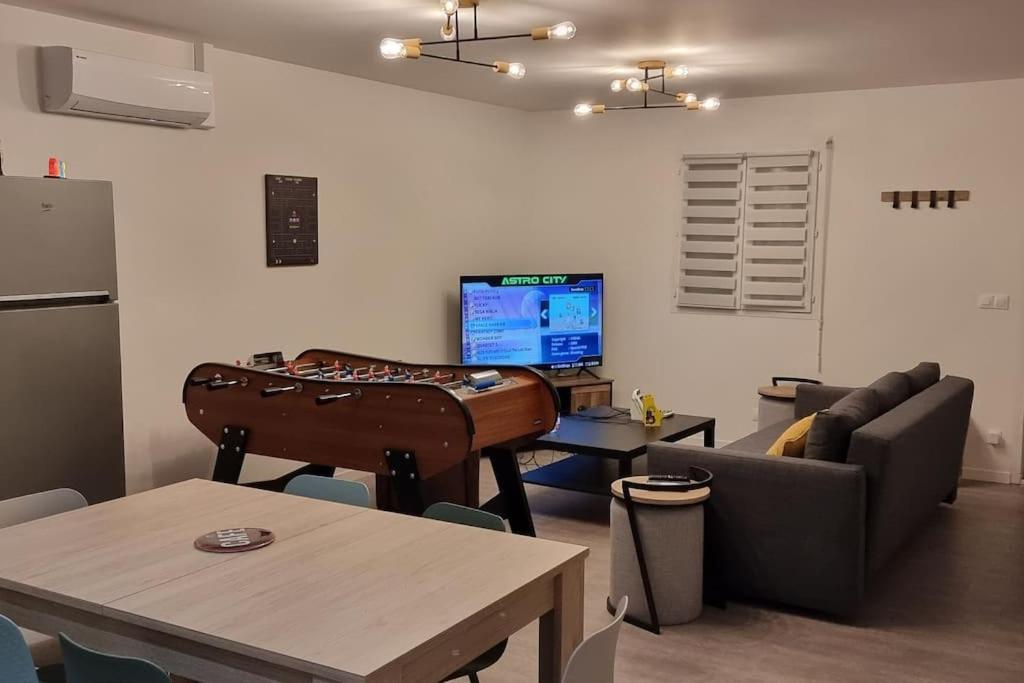 Belle Maison Climatisee Renovee Pac-Man Entre Collegues, Amis, Famille - Barbecue - Netflix - Prime - Baby Foot 50Cts Saint-Seurin-sur-l'Isle Екстер'єр фото