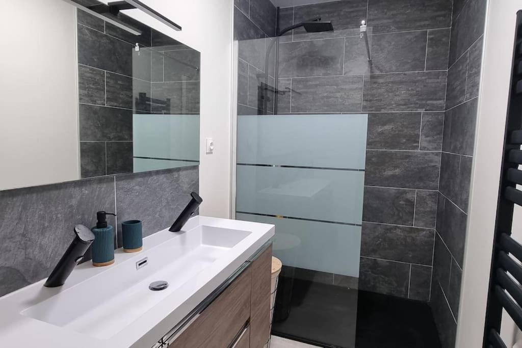 Belle Maison Climatisee Renovee Pac-Man Entre Collegues, Amis, Famille - Barbecue - Netflix - Prime - Baby Foot 50Cts Saint-Seurin-sur-l'Isle Екстер'єр фото