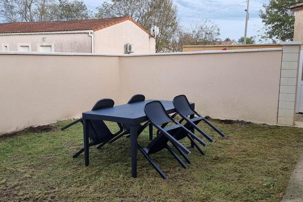 Belle Maison Climatisee Renovee Pac-Man Entre Collegues, Amis, Famille - Barbecue - Netflix - Prime - Baby Foot 50Cts Saint-Seurin-sur-l'Isle Екстер'єр фото